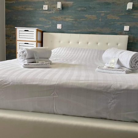 Hotel De La Plage Quineville Екстер'єр фото