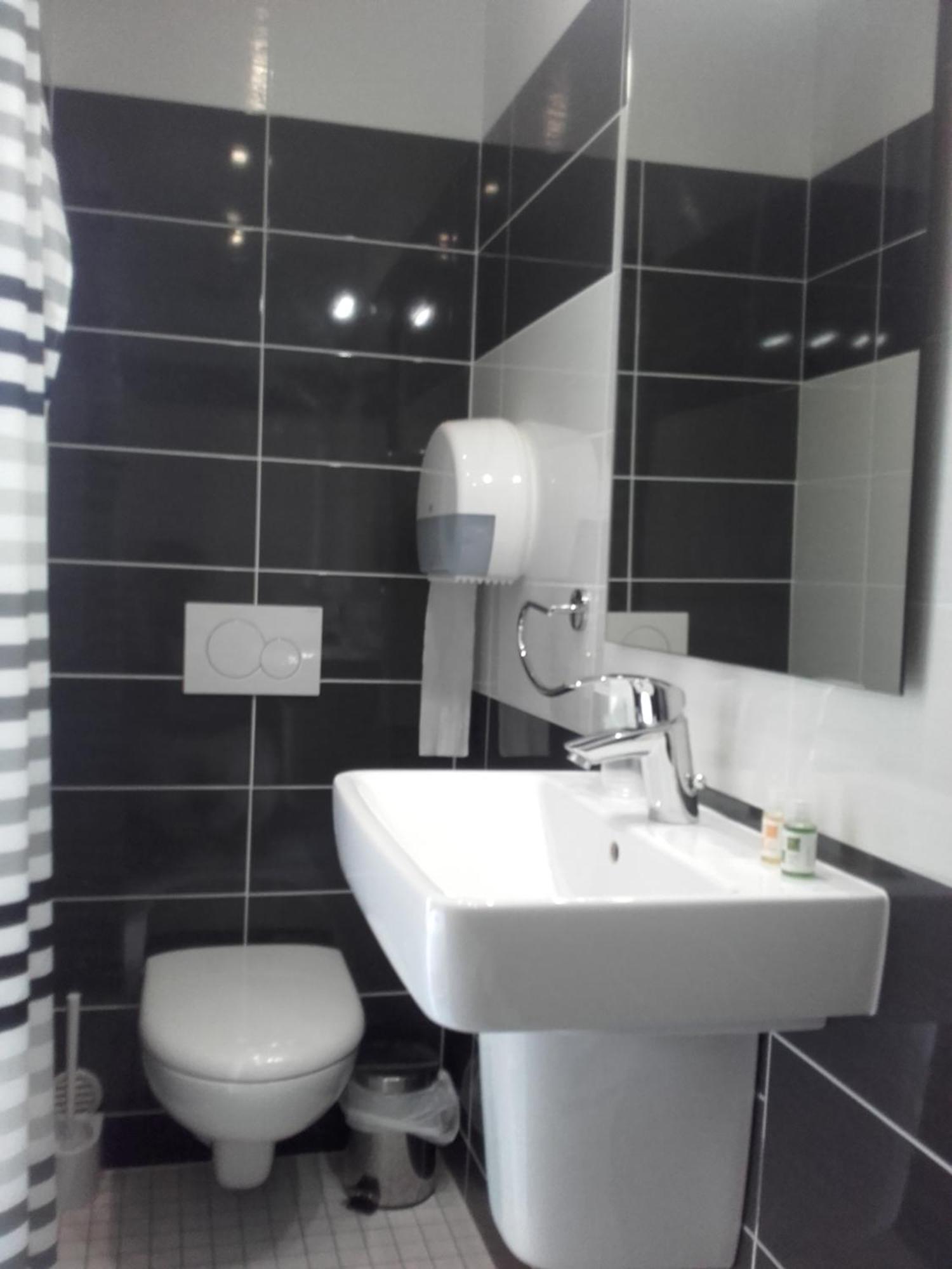 Hotel De La Plage Quineville Екстер'єр фото