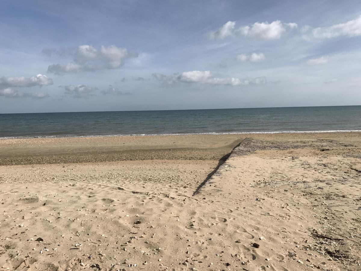 Hotel De La Plage Quineville Екстер'єр фото